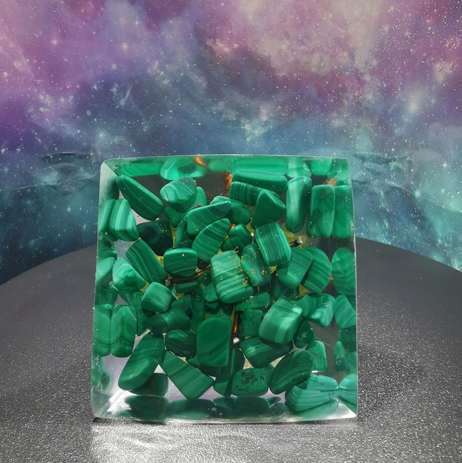 Orgonite Pyramid Amethyst Peridot Healing Crystal Energy Orgone EMF Protection
