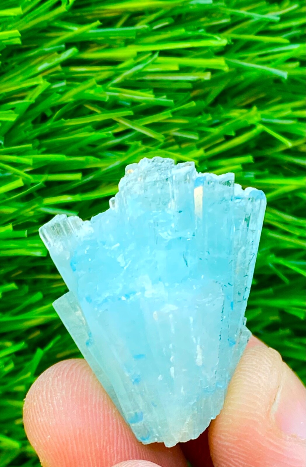 75 carats beautiful top blue cluster aquamarine cluster spray combine with black