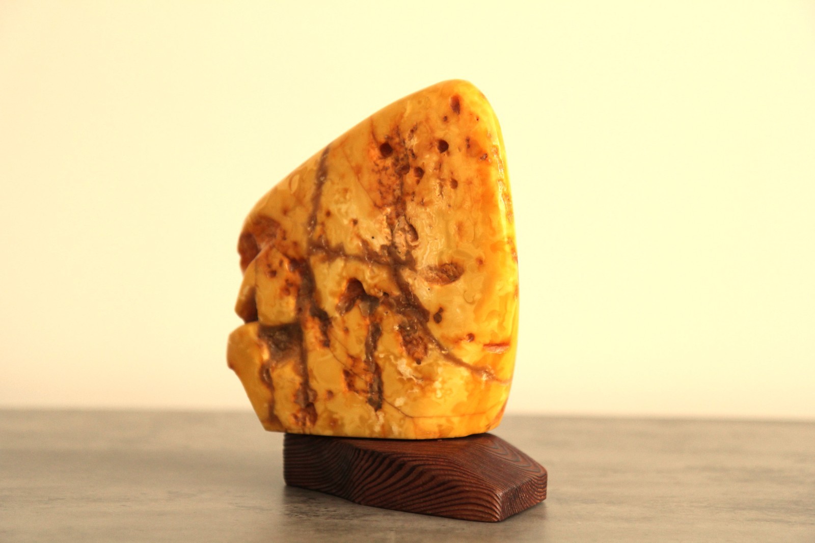HUGE Baltic butterscotch Amber – 1025 G – Exceptional specimen with TIGER LINES