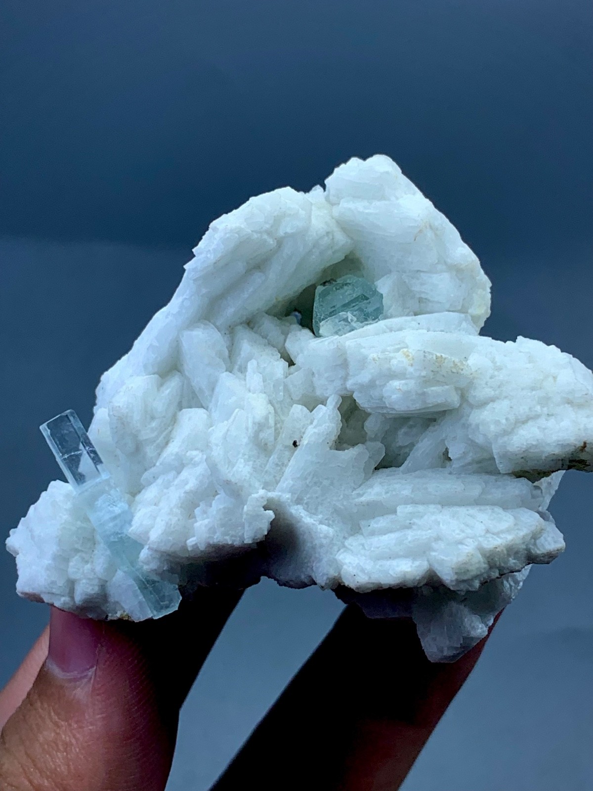 Natural Aesthetic Aquamarine With Feldspar From Pakistan (480 carats)