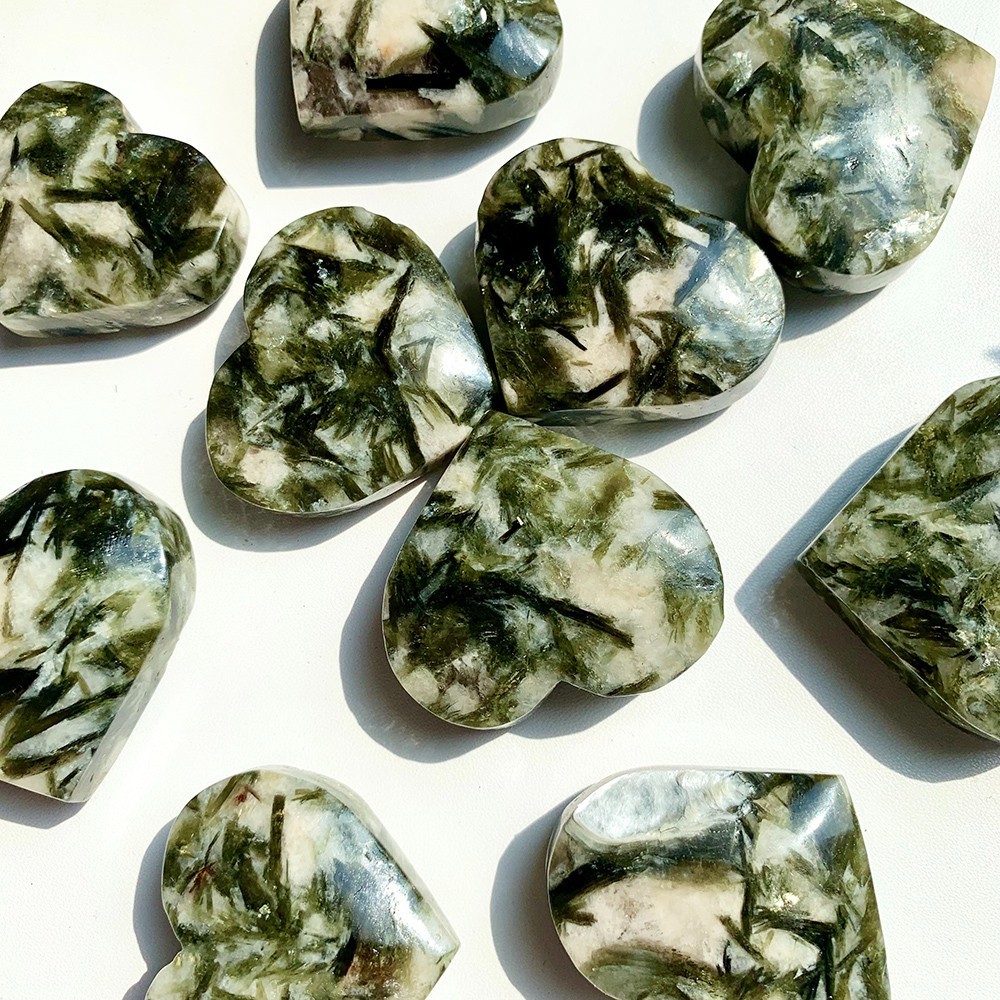 3Pc 50-100G Natural Crystal Green Mica Heart Polished Home Office Decor