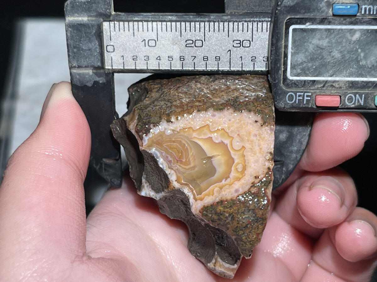 Half Rough Agate ore crystal Achat Nodule Chinese bloody battle Agate 72g B072