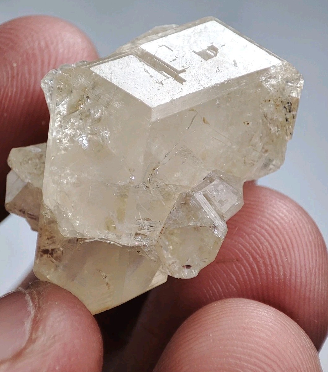 3-cm Leuco Garnet Aka (color change) White Grossular Garnet, Crystal-Zagi,Mount.