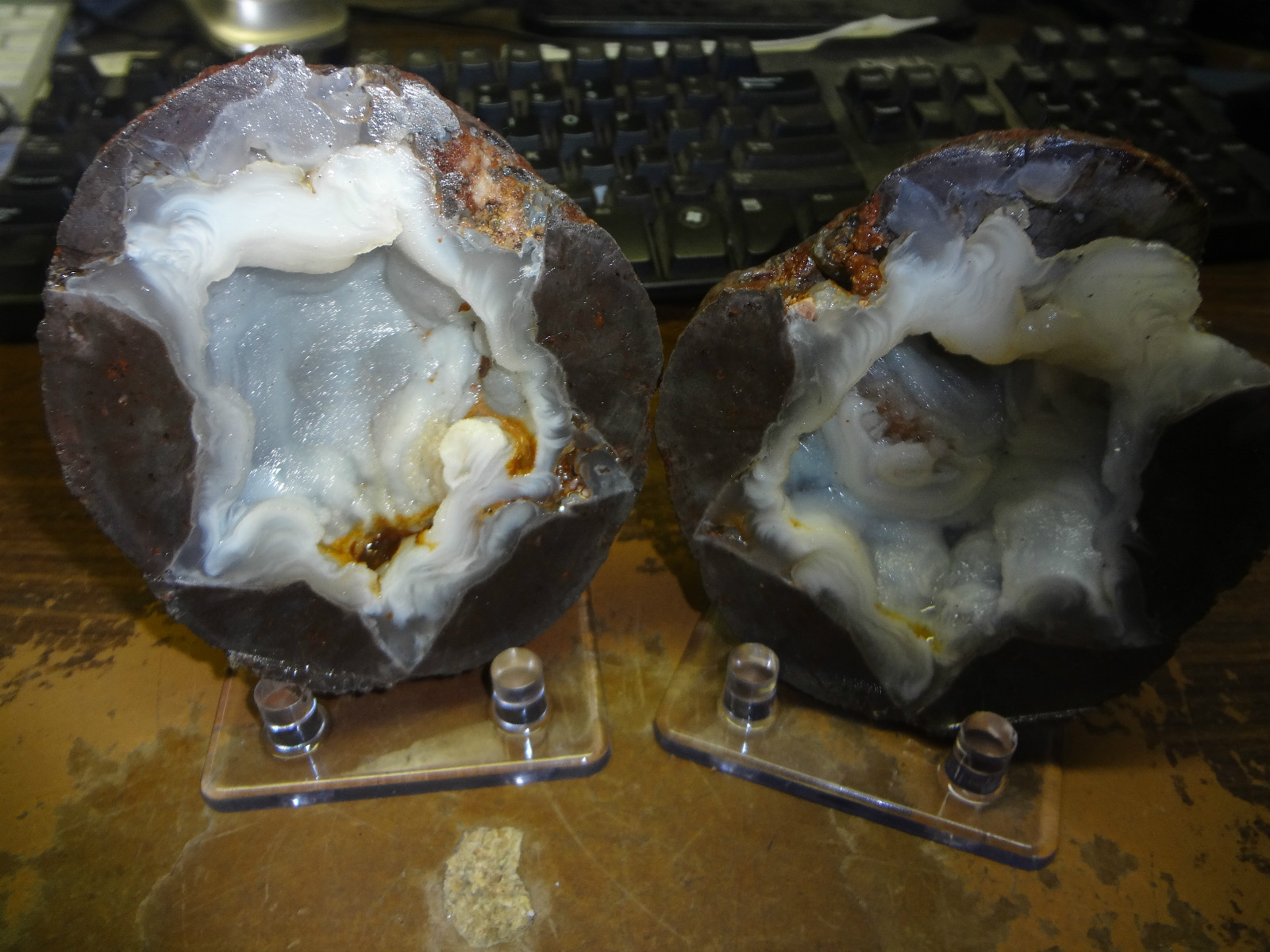 1 BEAUTIFUL 4 INCH DRUZY MIST MEXICAN HOLLOW GEODE. JUST GORGEOUS. UNCUT