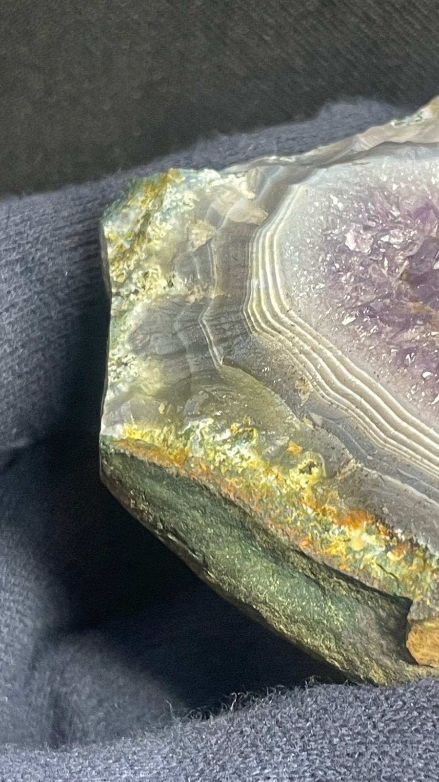 Stunning amethyst crystal W/ agate design in formation of geode specimen