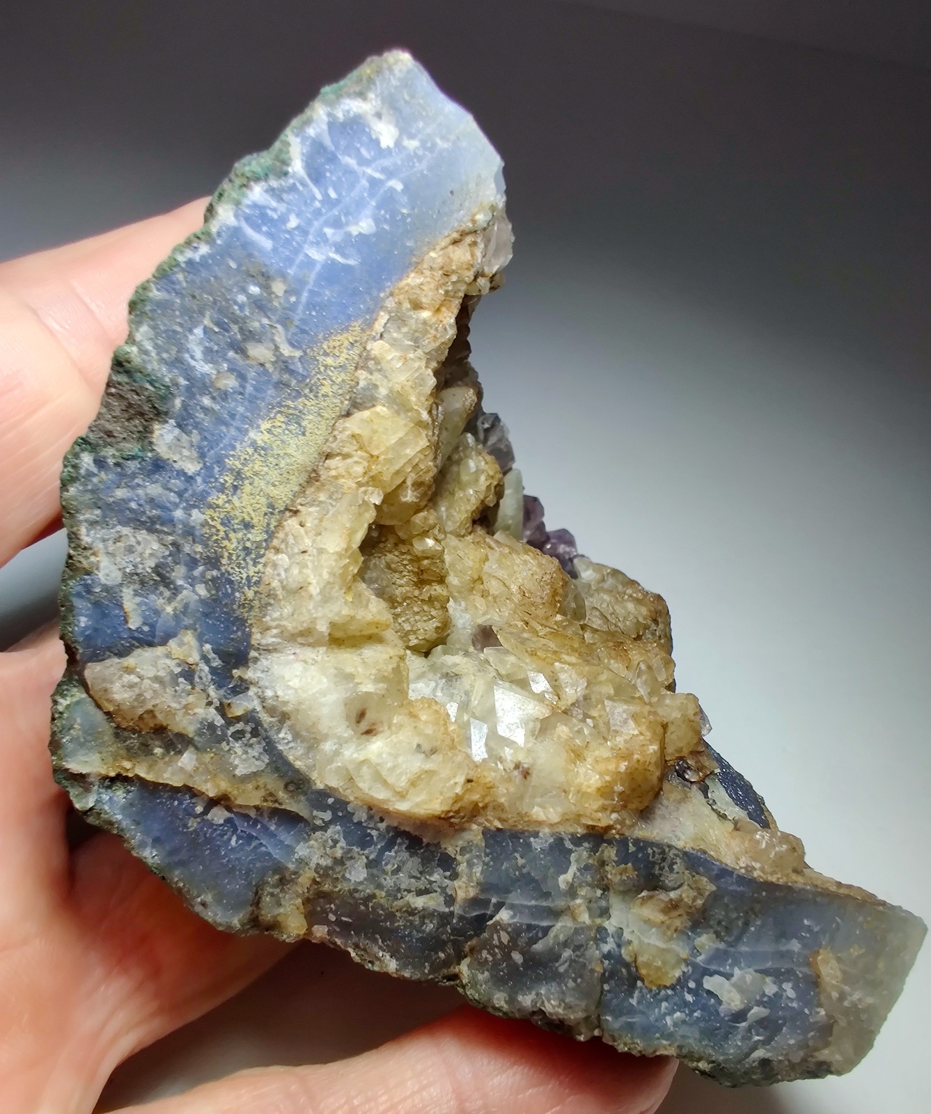 Excellent Amethyst and Calcite crystal Agate Geode, Fluorescent. 312 grams.