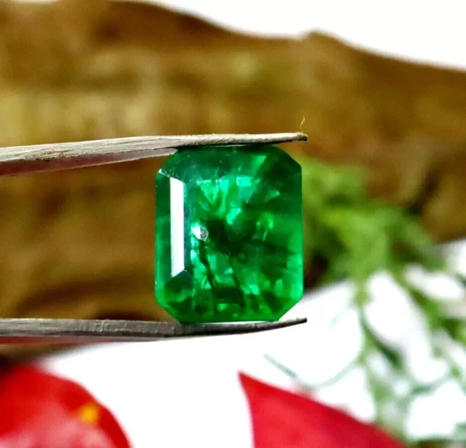 15-16 Carat Emerald Shape Zambia Natural Eye Clean Green Emerald Gemstone.