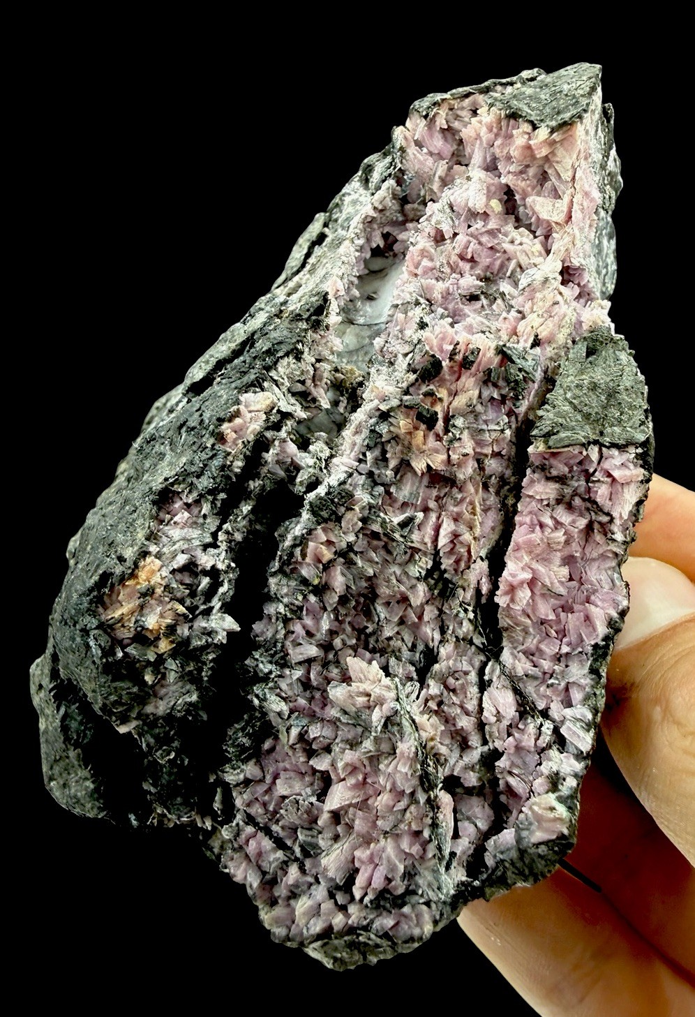 Inesite Crystals : Hale Creek . Trinity County , California 🇺🇸
