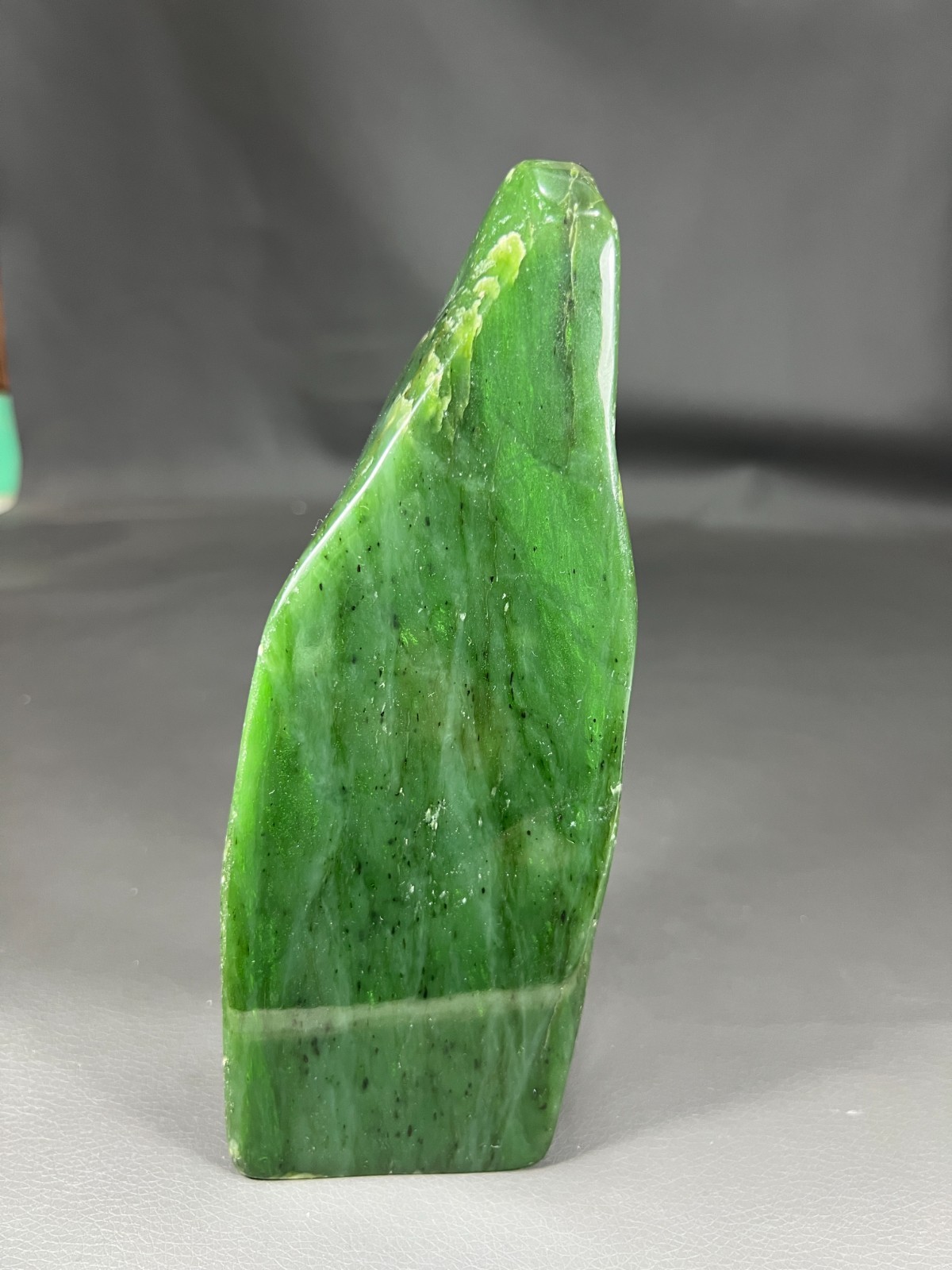 1342g Nephrite Jade Freeform – 19x4x6.5 cm, Translucent Stone, Natural Polished