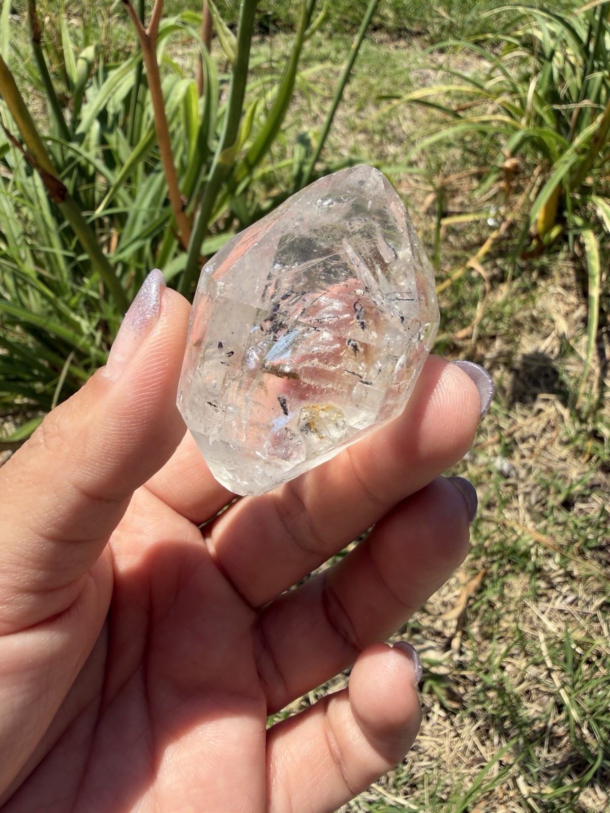 Natural Enhydro Quartz w/ Moving Bubble &/or Carbon/Black Inclusions,A488