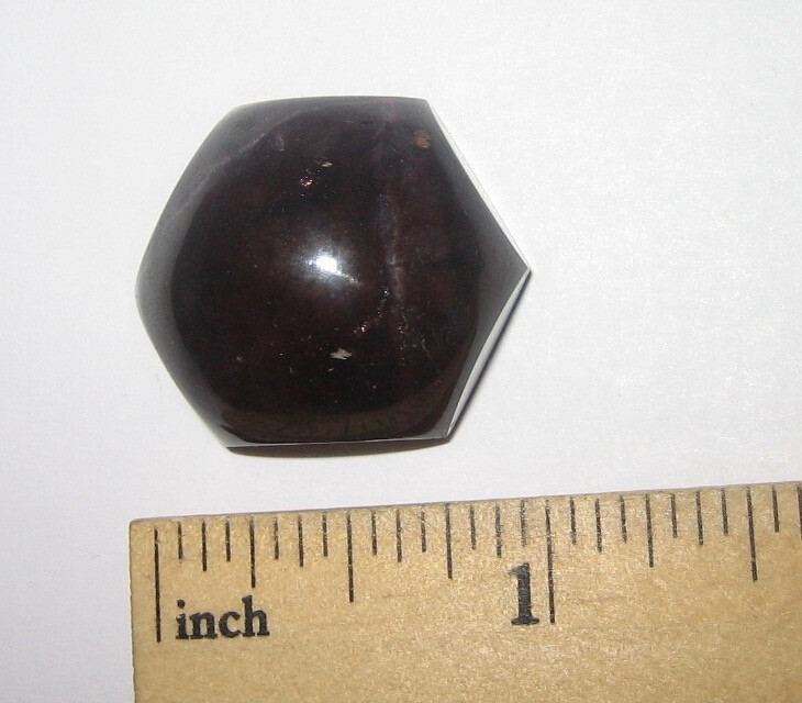 23 x 24mm HAND POLISHED RED ‘STAR GARNET’ CRYSTAL STONE CAB WITH TRAPICHE 17.3g