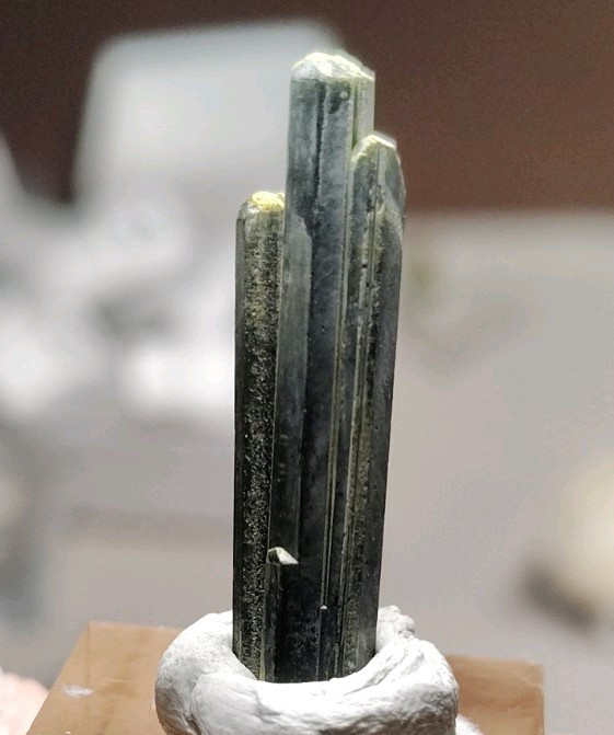 30mm Parallel Epidote Crystal Cluster – Fully Terminated High-Luster Thumbnail