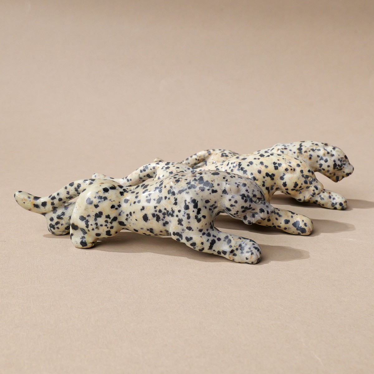 Natural Dalmatian Jasper Leopard Statue Hand Carved Crystal Animal Stone Home