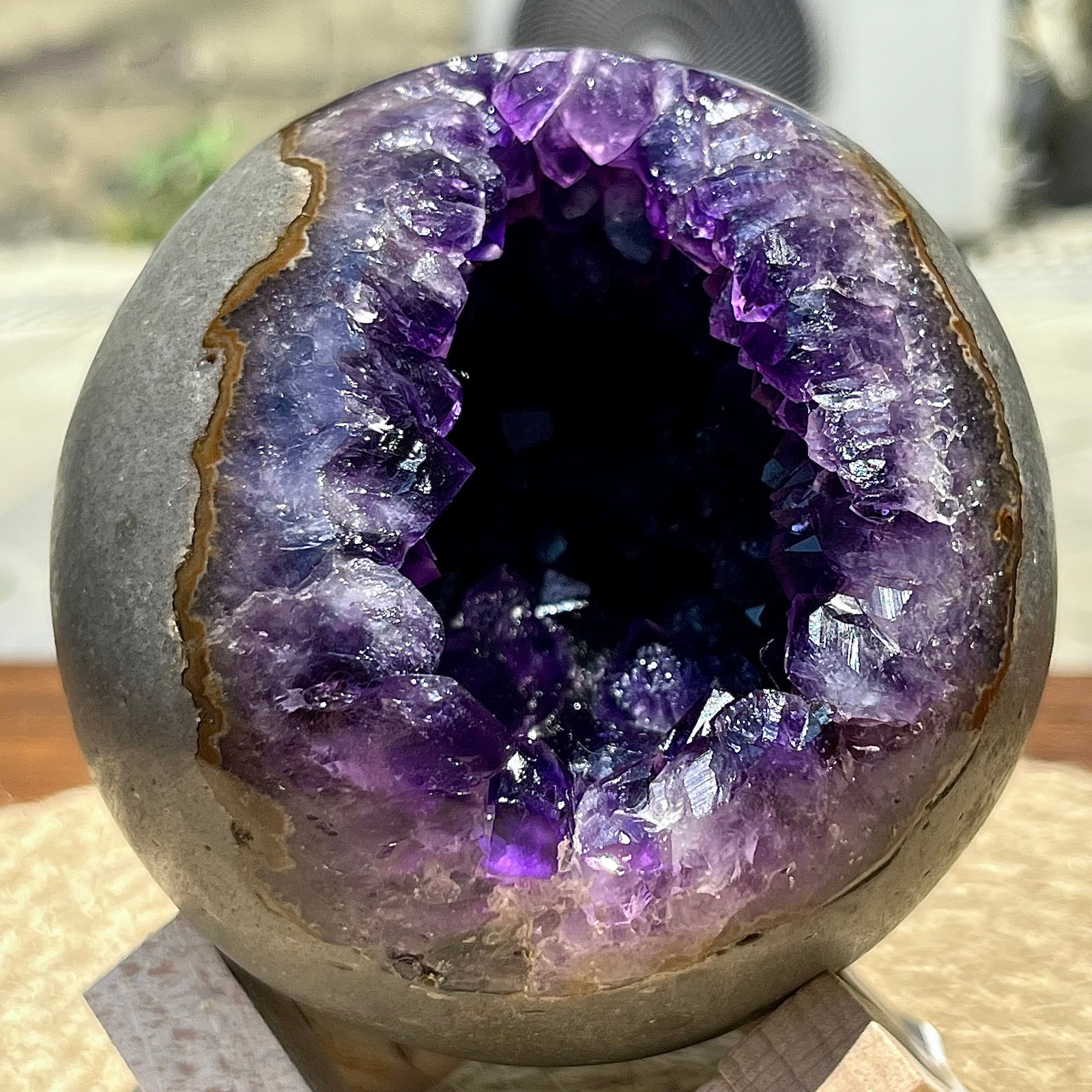 925 g Amethyst Geode with Open Smile Design Crystal Cluster for Feng Shui Gift