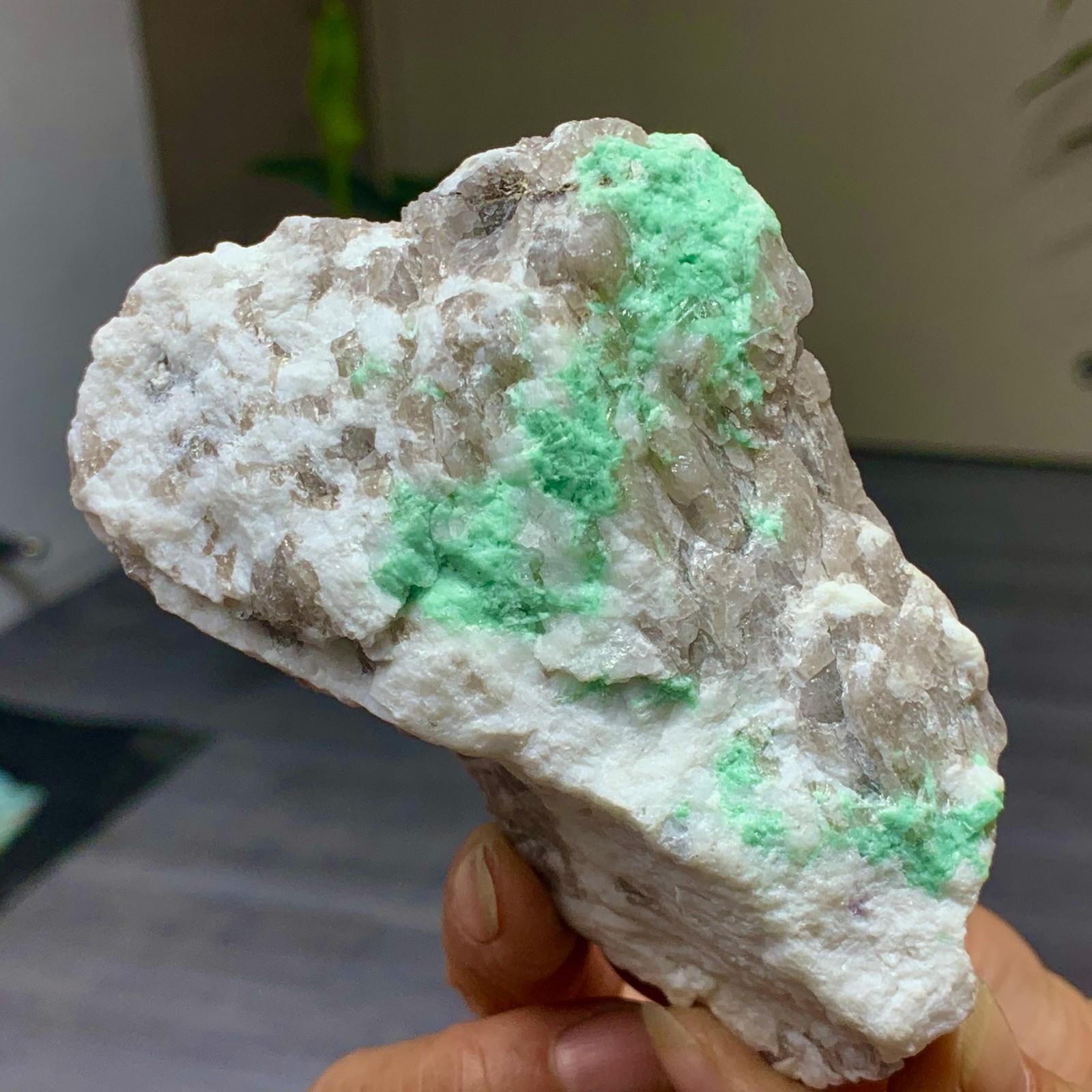 234G Natural Rare Emerald Gemstone Crystal Mineral Specimen /China