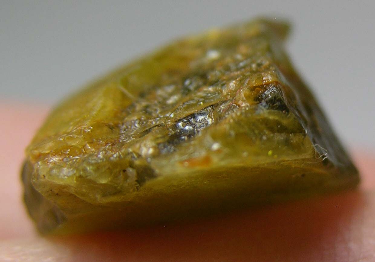 15.40ct Vietnam Dac Lak 100% Natural Rough Peridot Crystal Specimen 18mm 3.10g