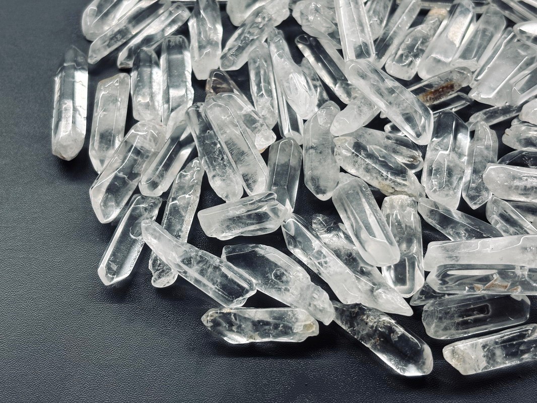 300PCS+ TINY MICRO POLISHED 1/2 LB CLEAR QUARTZ CRYSTAL JEWELRY POINTS SPECIMEN