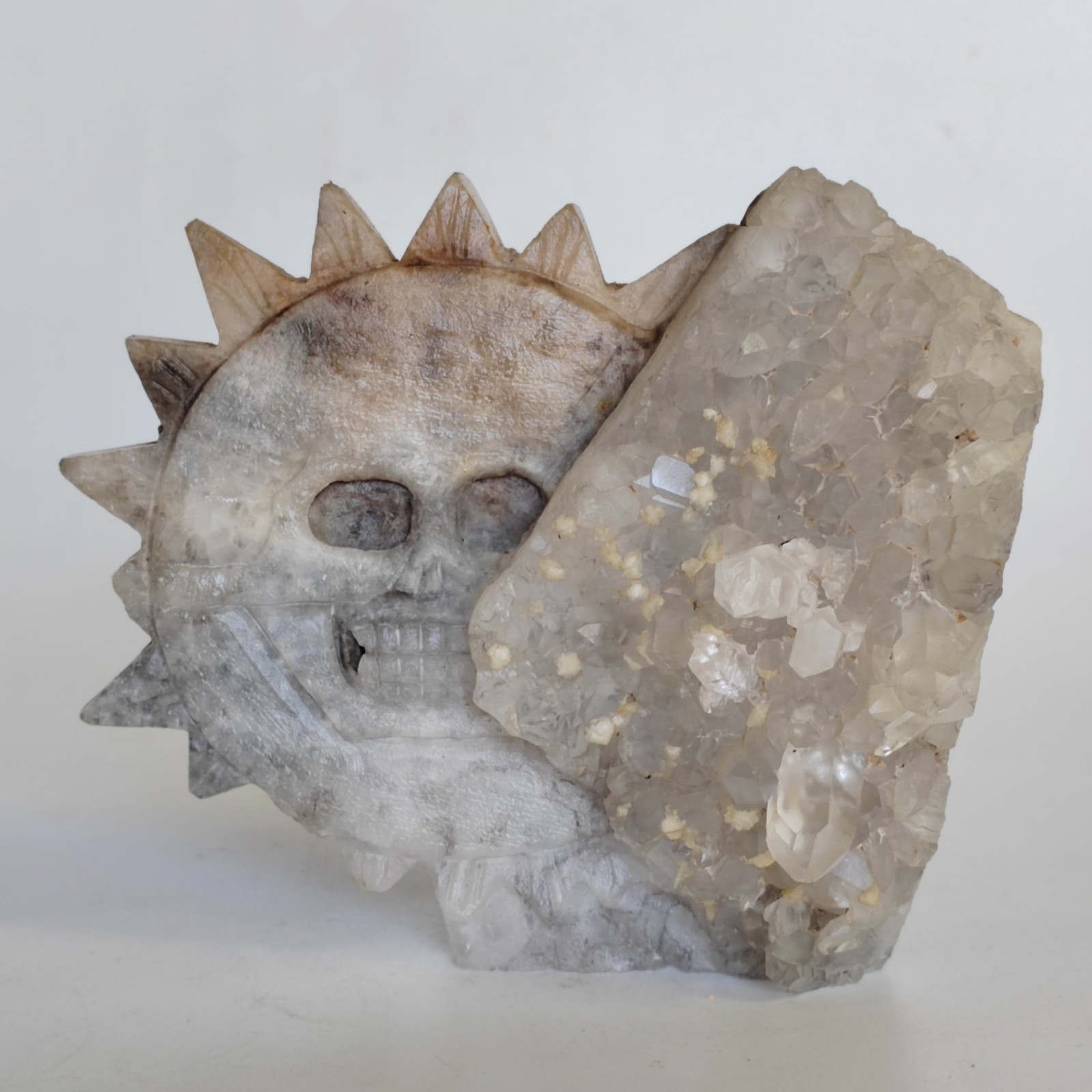 Natural crystal, quartz cluster, mineral specimen, hand carving，Sun Skull