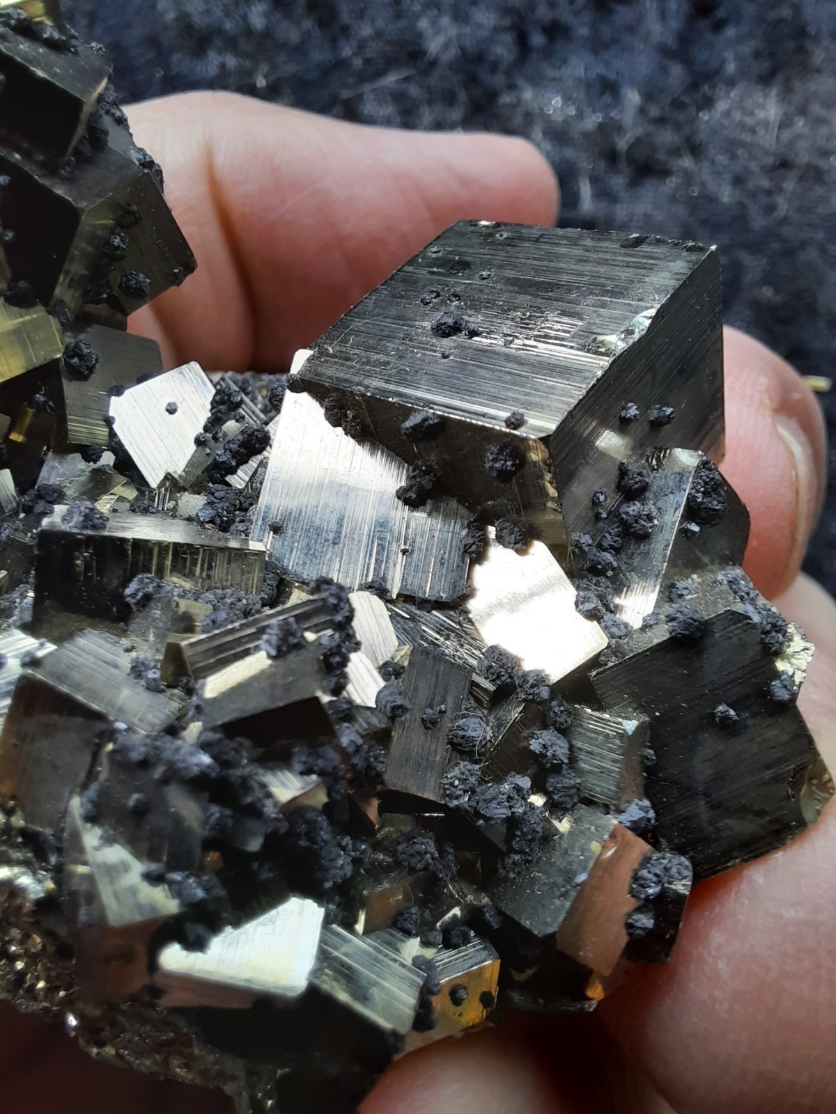 100% Natural High Quality PYRITE Crystal CUBE Cluster with SPHALERITE Peru 235gr