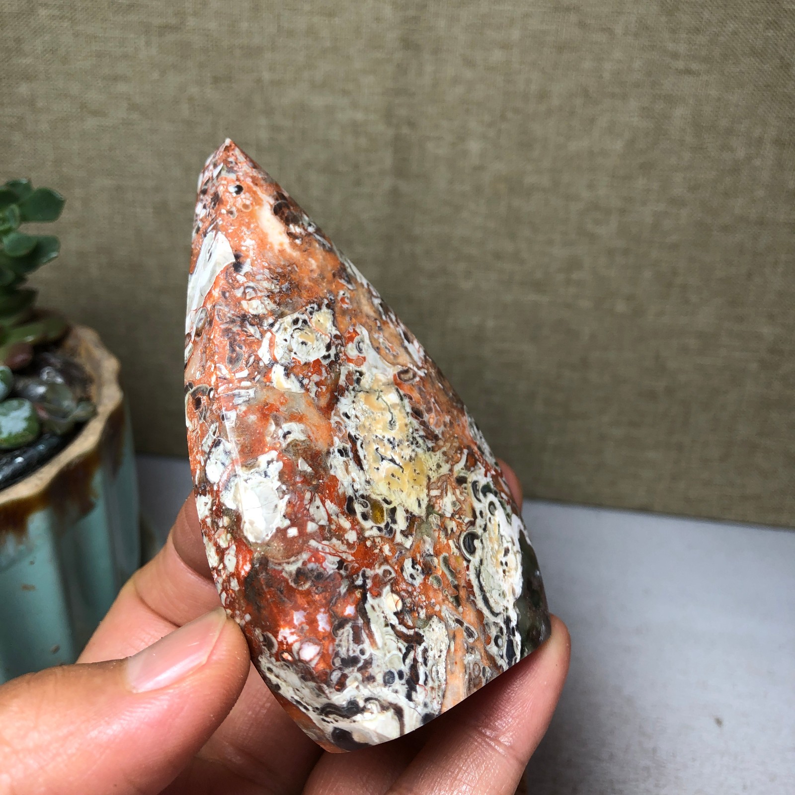 Natural l Indonesian Bloodstone agate point leaf Crystal specimens 105g A4924