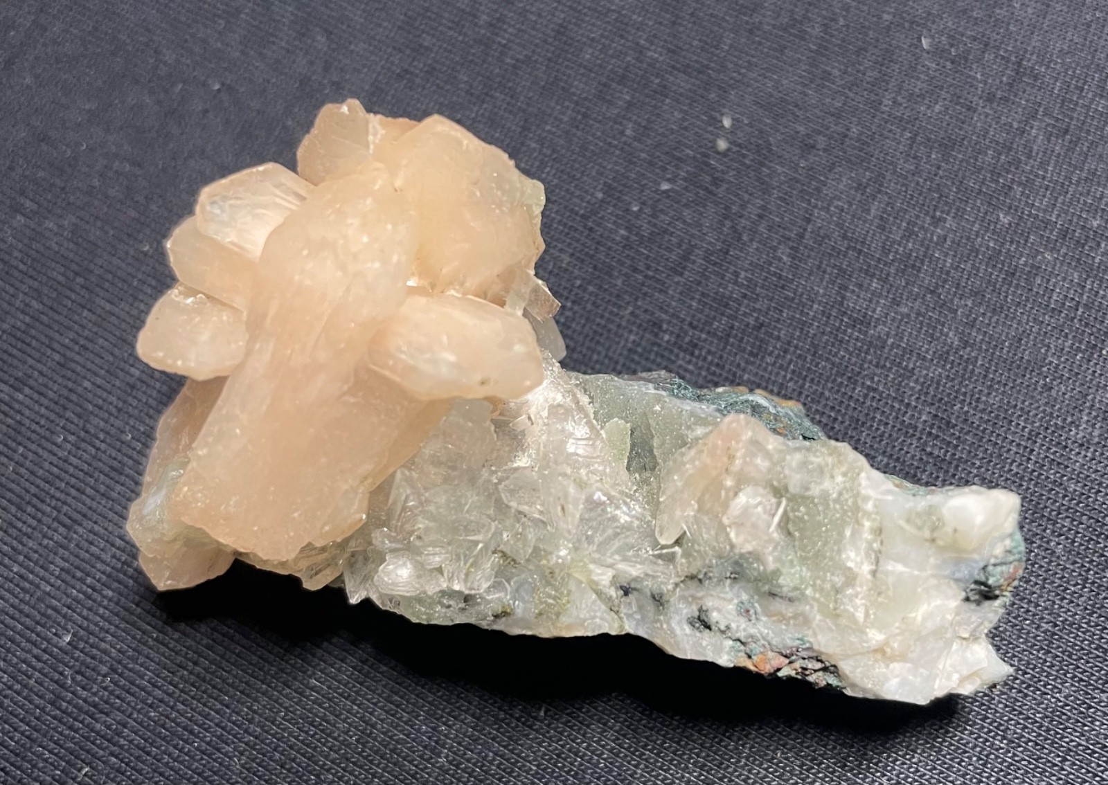 4 pieces Natural stilbite with Apophyllite crystal stone 102 gr 5x5x3 cm