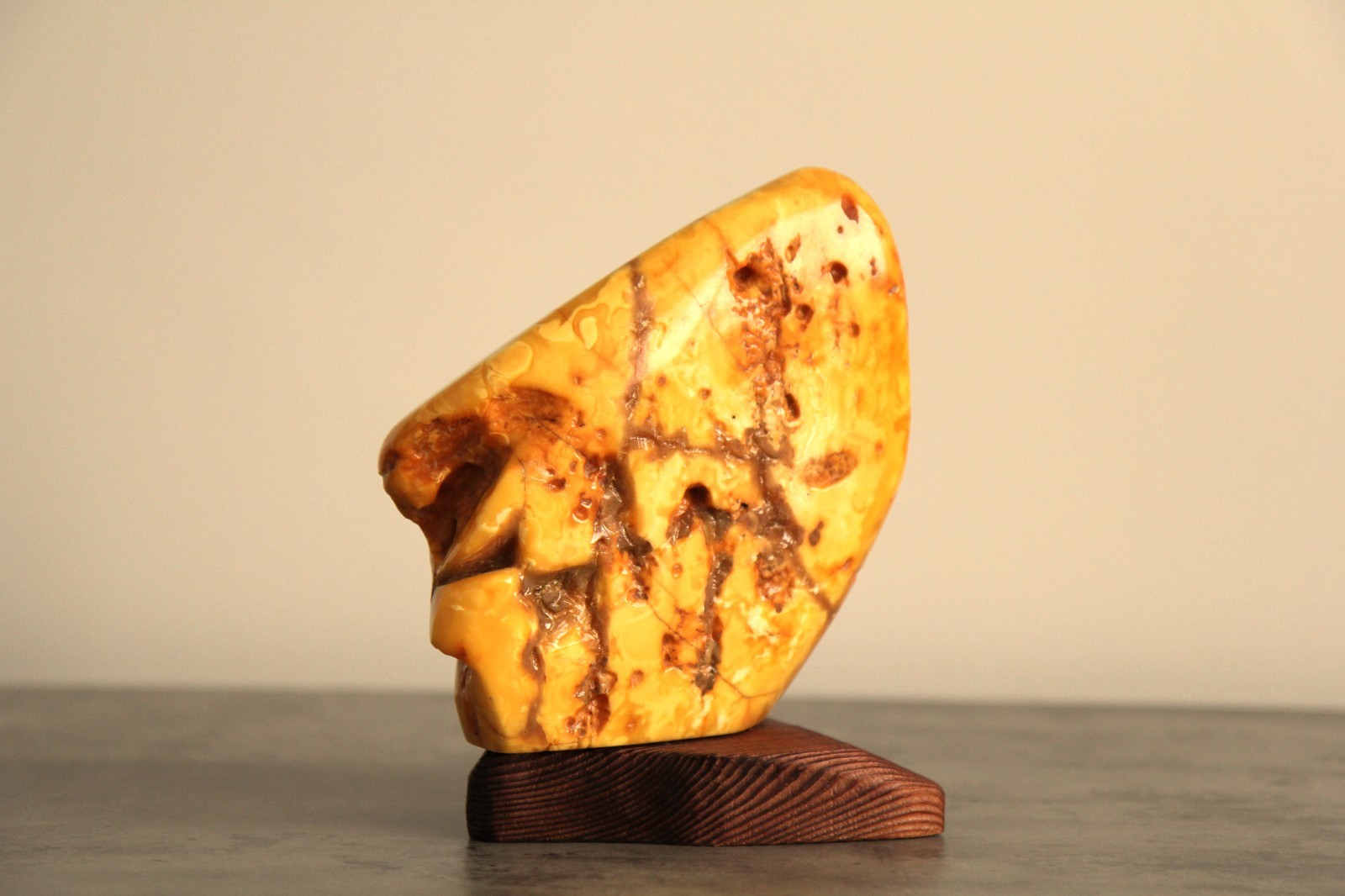 HUGE Baltic butterscotch Amber – 1025 G – Exceptional specimen with TIGER LINES