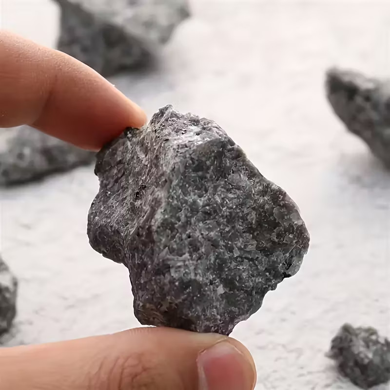 Yooperlite Raw Stone, Natural Gemstone UV Reactive Sodalite, Mineral Specimens