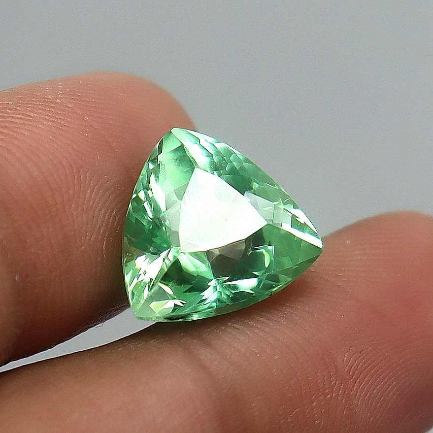 9 Ct AAA Natural Flawless Ceylon Green Sapphire Loose Gemstone Trillion Cut