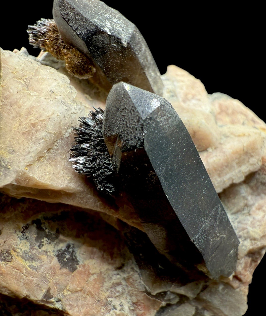 Smoky Quartz & Goethite & Microcline : Lake George . Teller Co., Colorado 🇺🇸