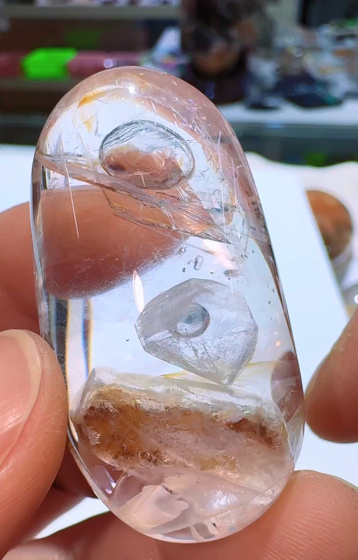 45*24*17mm Natural Enhydro Quartz Moving Water Drop Specimens Palm Reiki