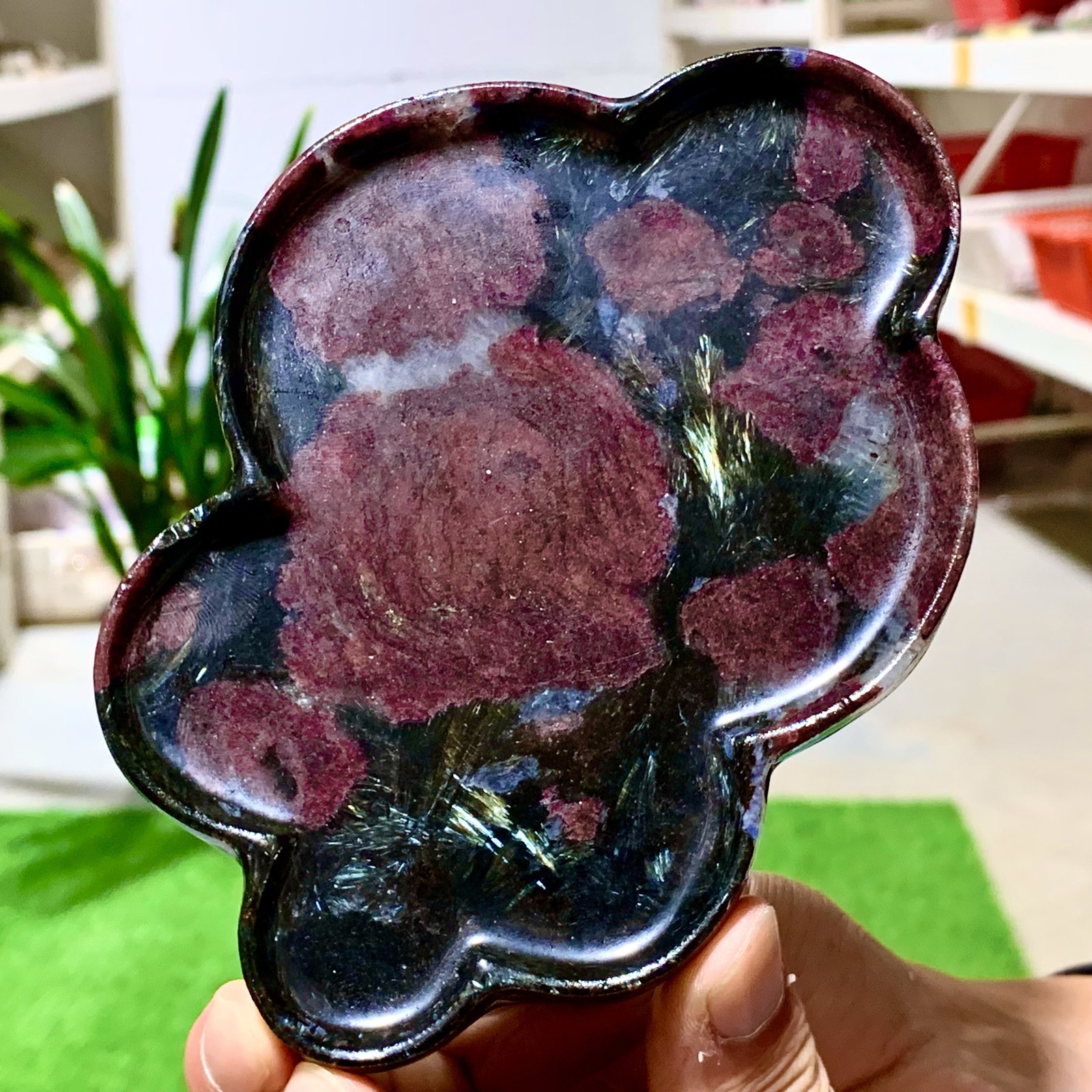295G Natural fireworks red garnet cloud crystal quartz mineral specimen