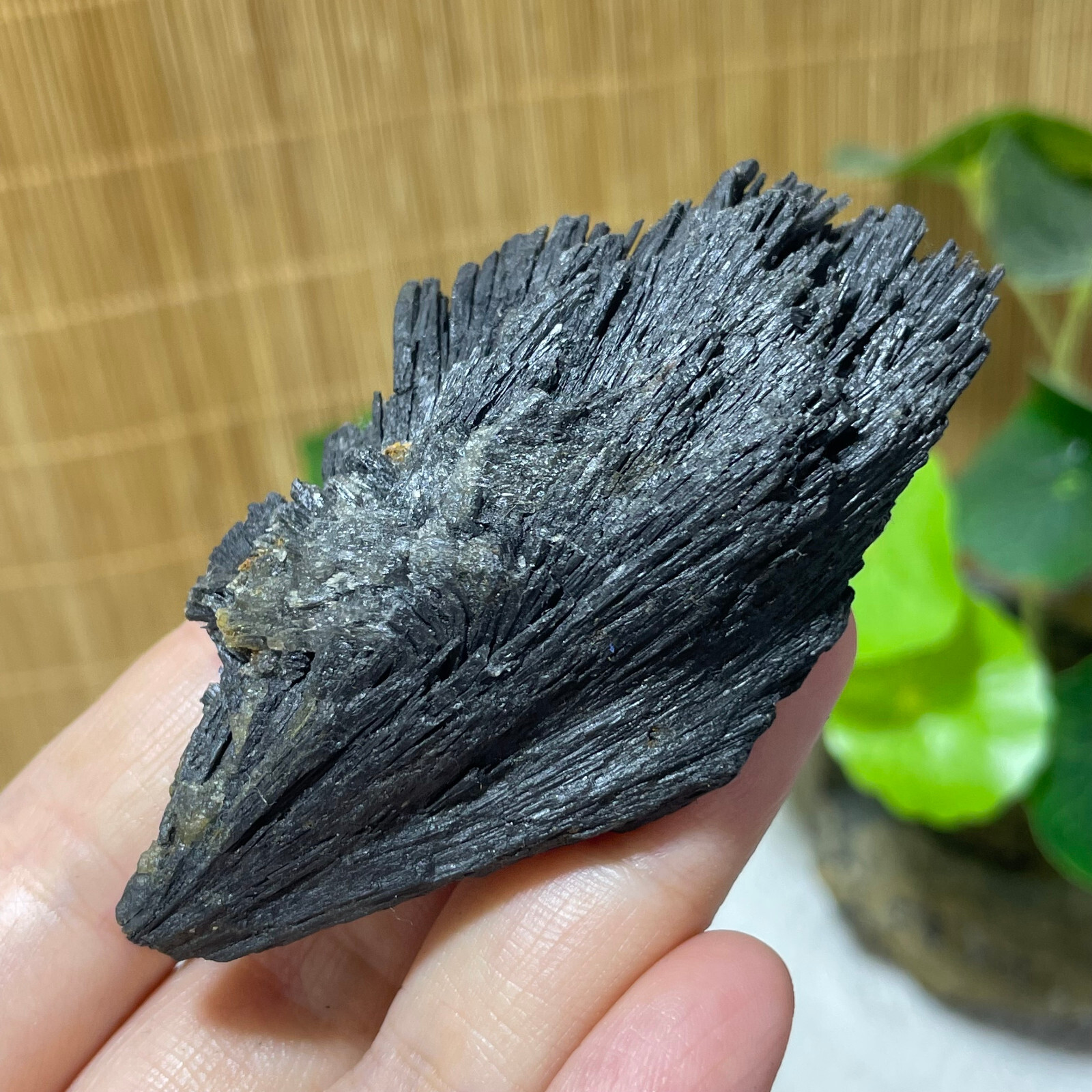 64g Natural Irregular natural black crystal cluster mineral specimen（dian qishi）