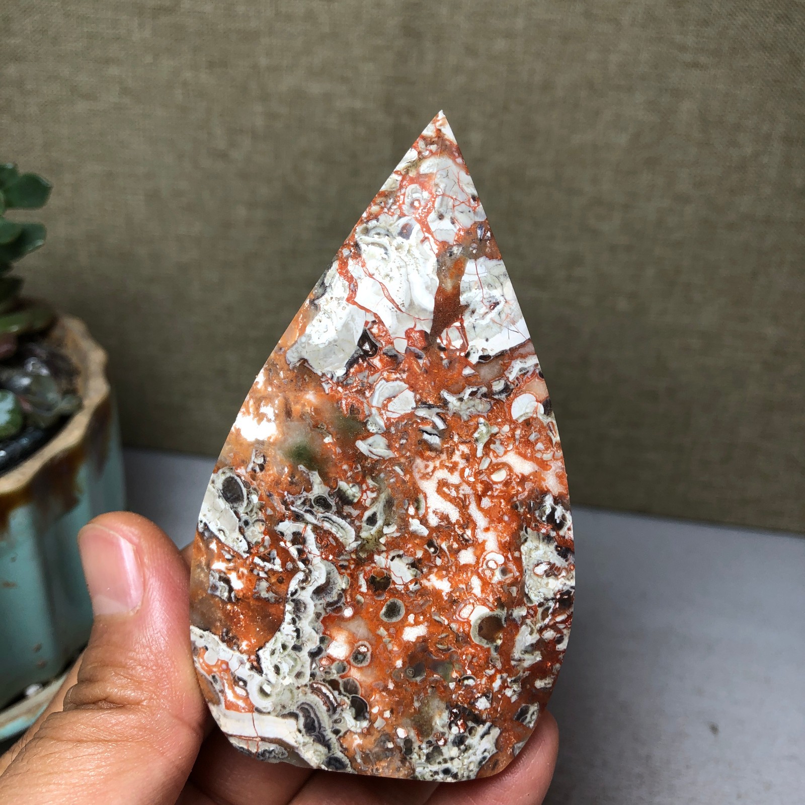 Natural l Indonesian Bloodstone agate point leaf Crystal specimens 105g A4924