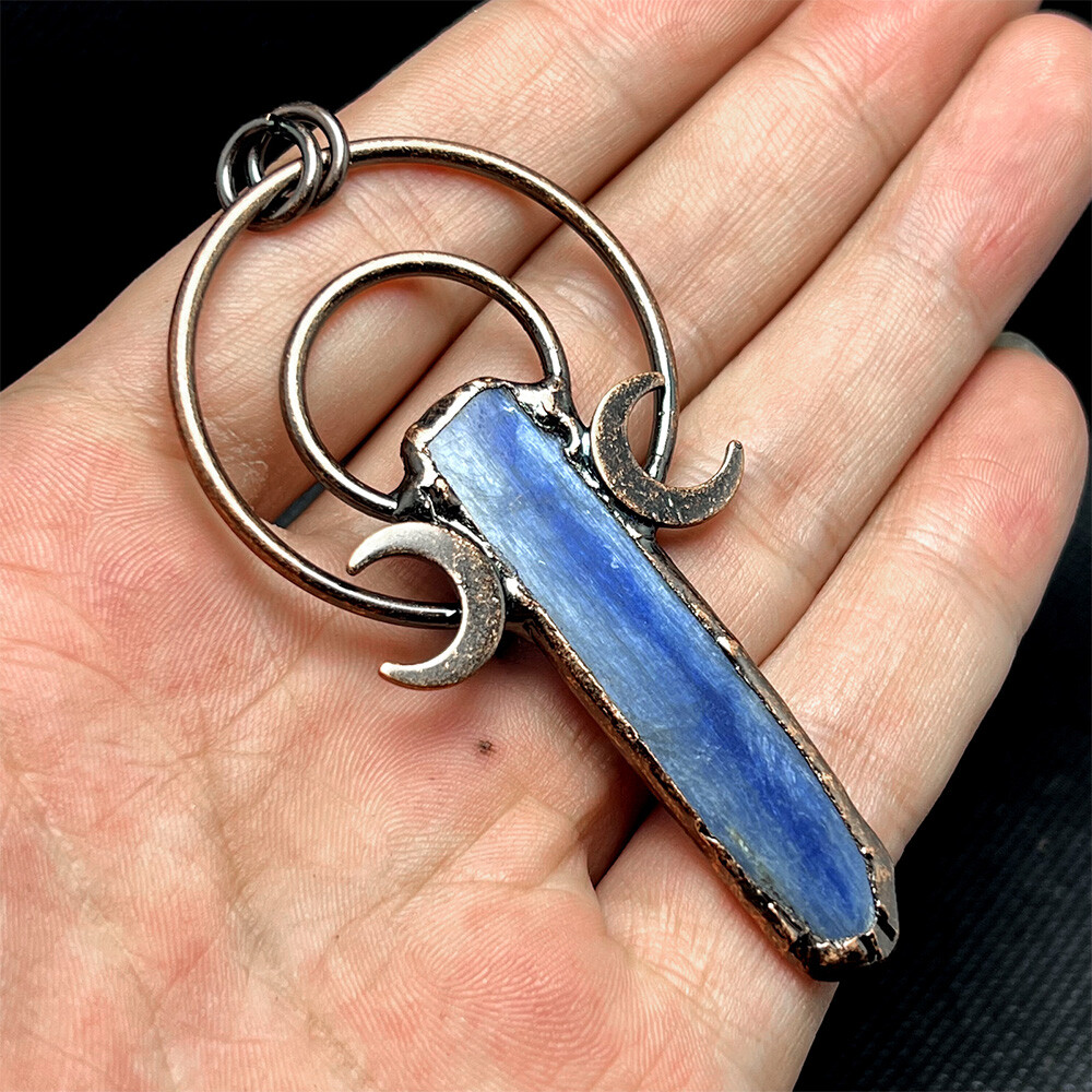 Vintage Natural Crystal Pendant Stone Triangle Clear Quartz Sun God Retro Chakra