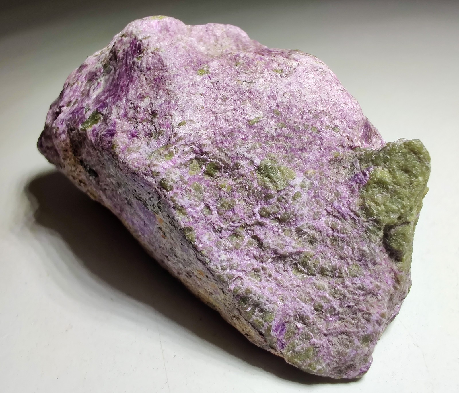 Stichtite with green Serpentine, nice colors. South Africa. 44 grams.