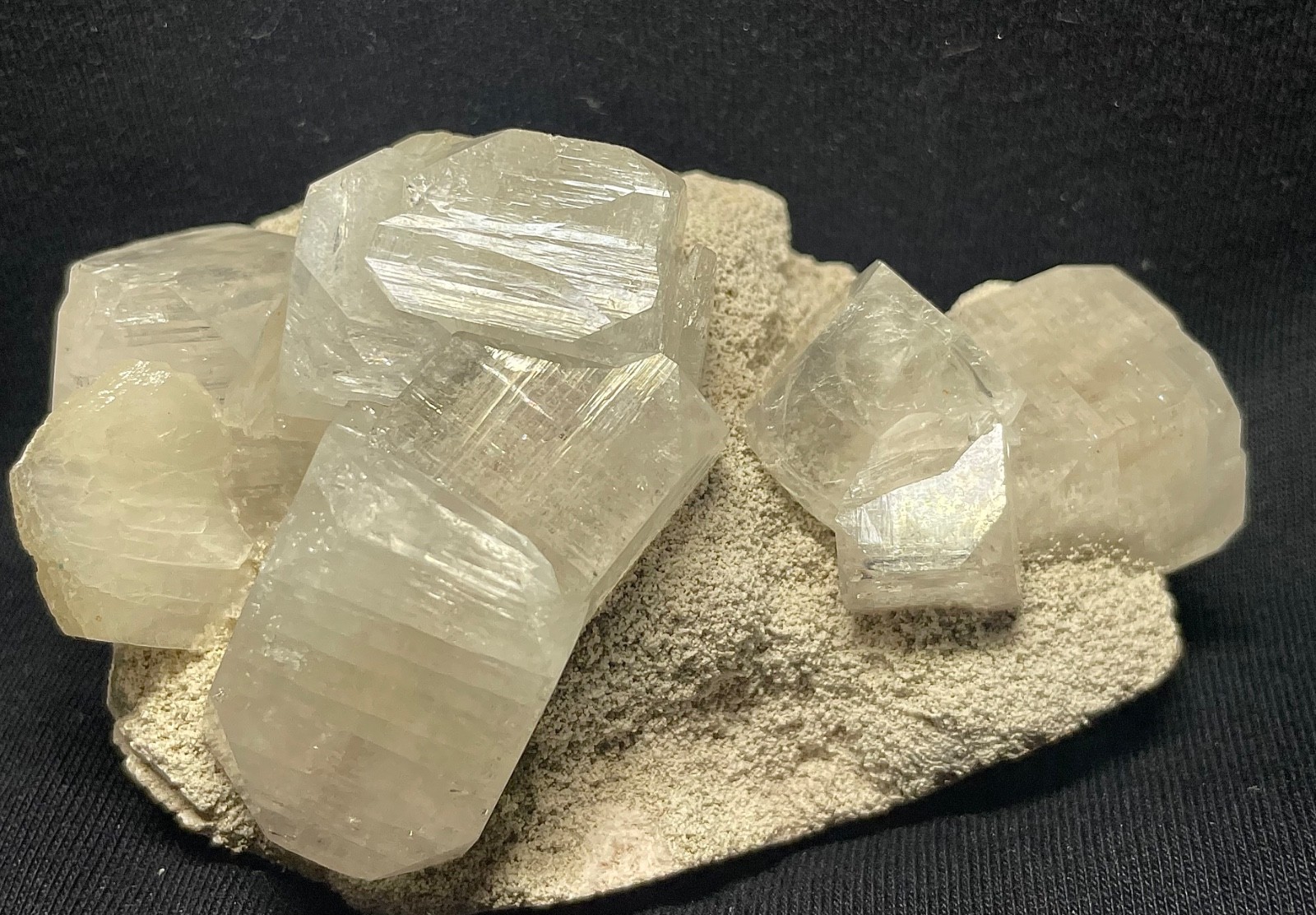 NATURAL APOPLLITE QUARTZ WITH UNIQUE TEXTURE NATURAL STUNNING STONE