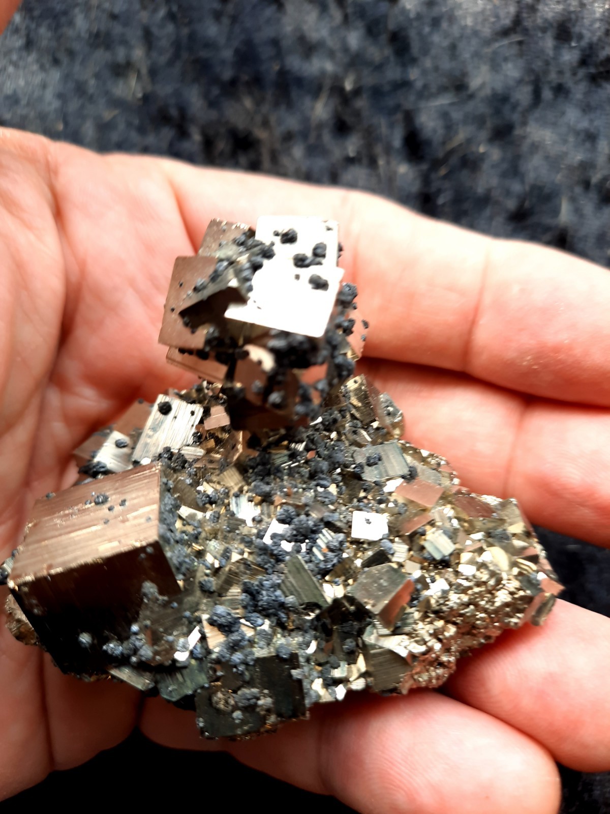 100% Natural High Quality PYRITE Crystal CUBE Cluster with SPHALERITE Peru 235gr