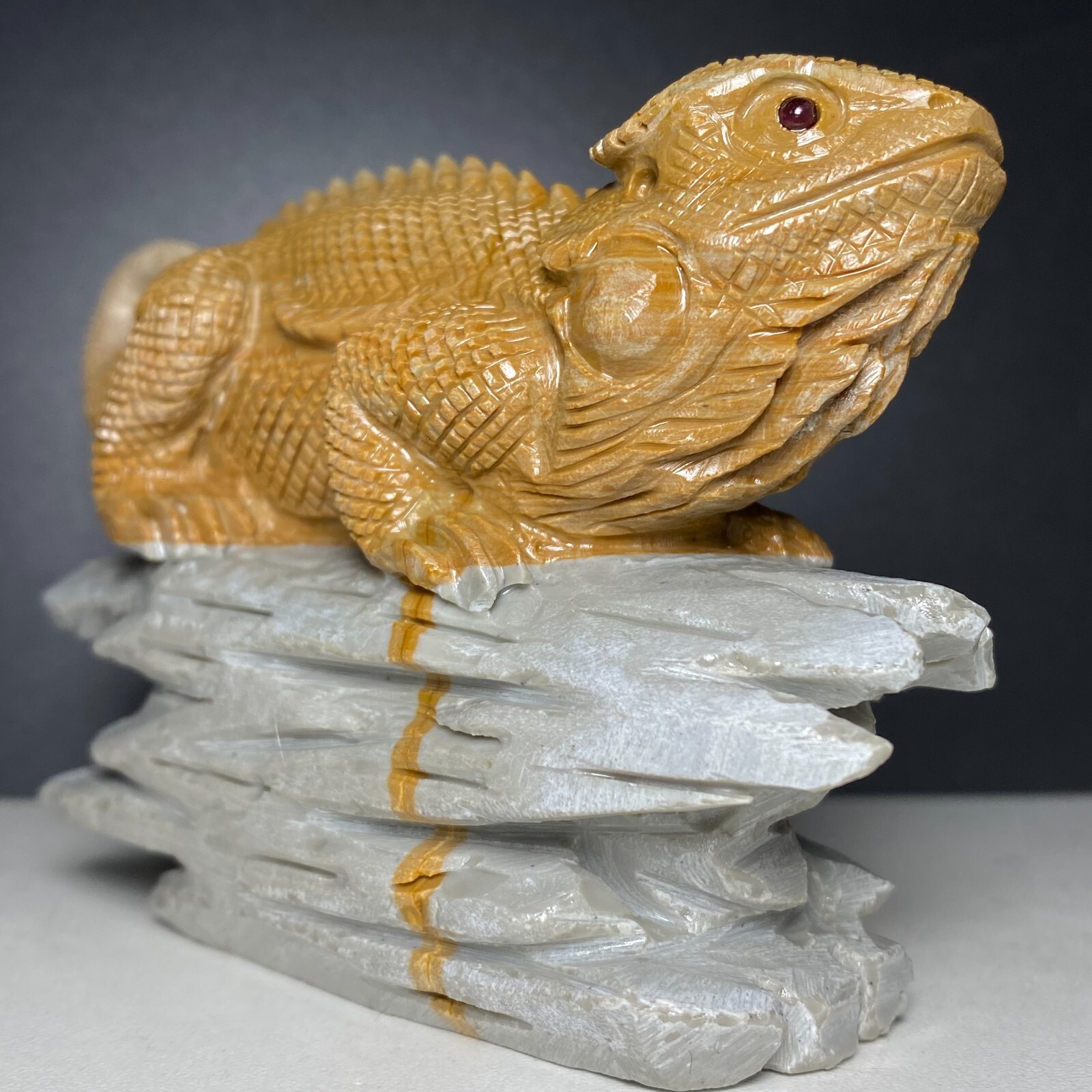 Natural Crystal Cluster Quartz Mineral Specimen Songhua Stone Handcarved Lizard