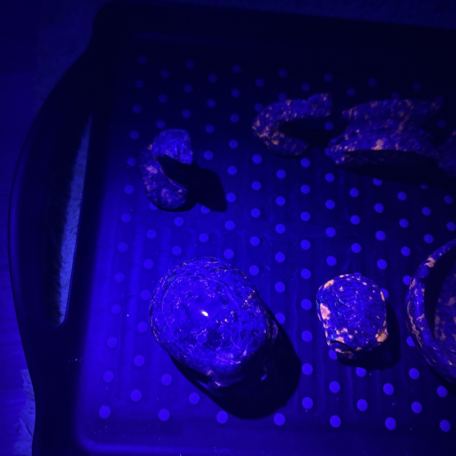 Lot Of 7 Yooperlite Crystals Alien Skull Dragon Godzilla Snake Bowl Gravestone