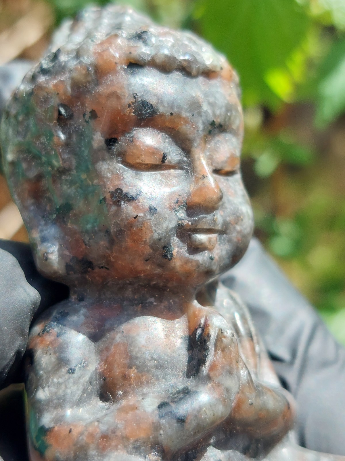 Yooperlite Buddha Carving 134.7g 8cm UV Reactive – Glows Orange Under Light