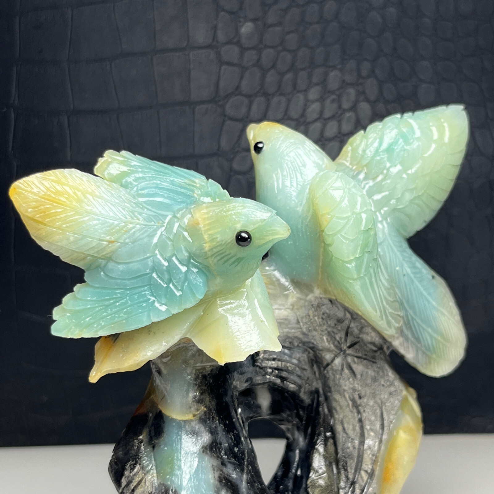 NaturalCrystal Mineral Specimen. Amazon Stone. Hand-carved BIRDS.Stone Statue.OM