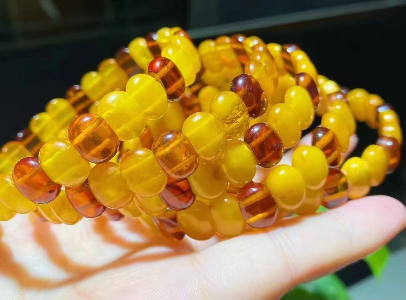 1pc Baltic Honey Amber Beaded Beautiful Stretch Bracelet blood amber 10mm