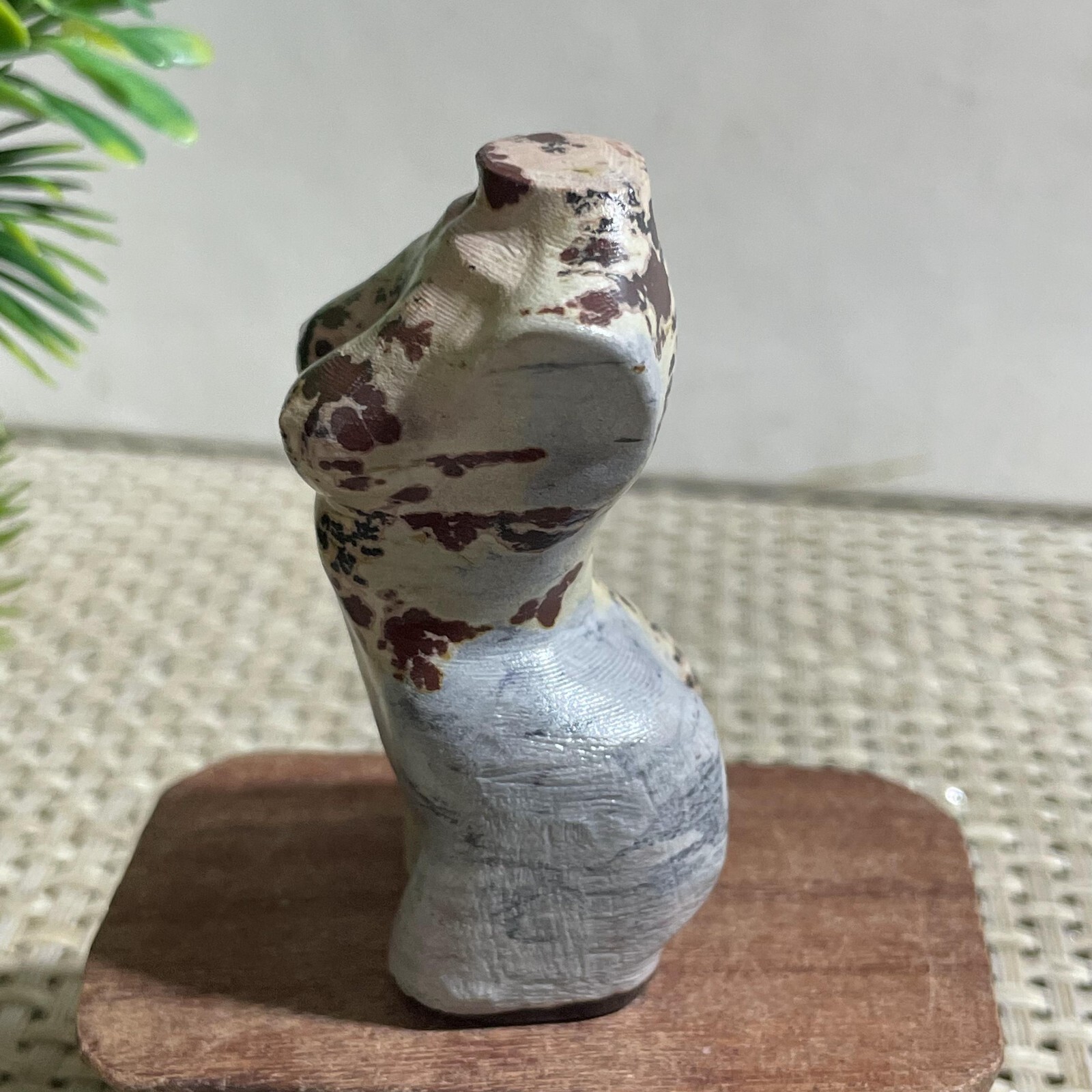 Rare 54G Natural Traditional Chinese PaintingHand Carving Female Model