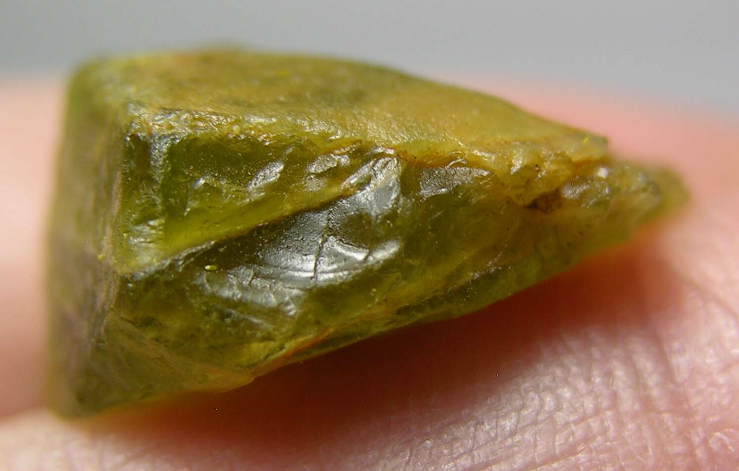 15.40ct Vietnam Dac Lak 100% Natural Rough Peridot Crystal Specimen 18mm 3.10g
