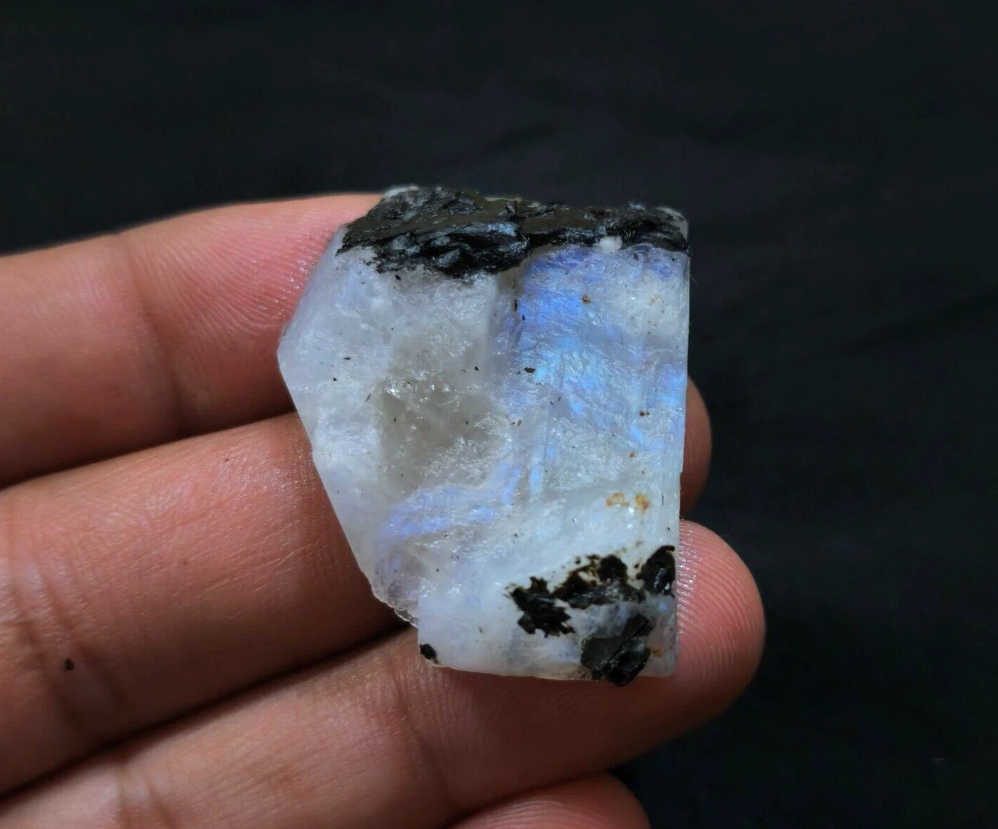 Wonderful AA+ Rainbow Moonstone Raw 81 Crt Moonstone Rough Gemstone For Jewelry