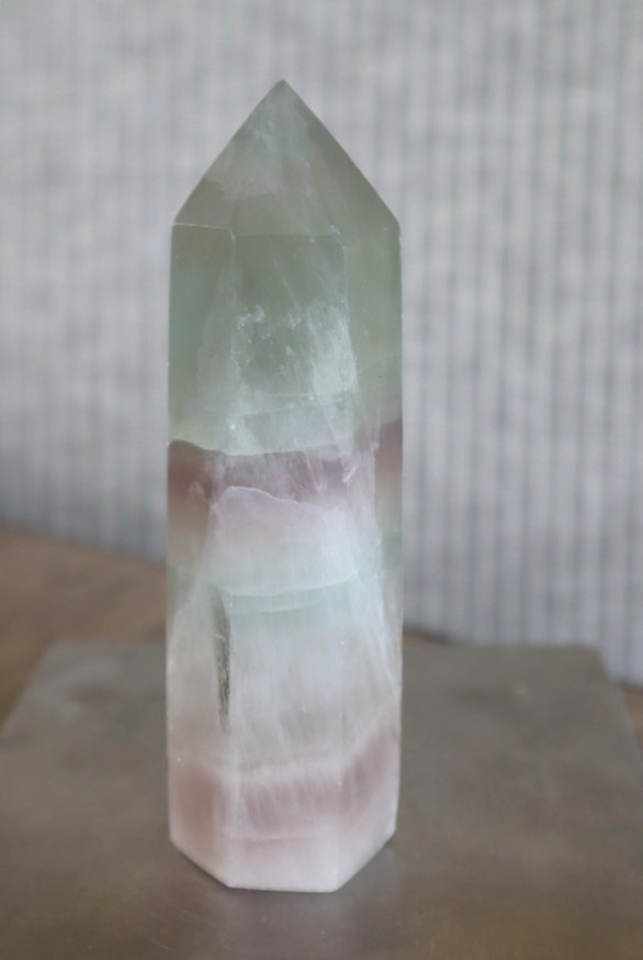 FLUORITE POINT 3.92 INCHES TALL/ 144.7 GRAMS