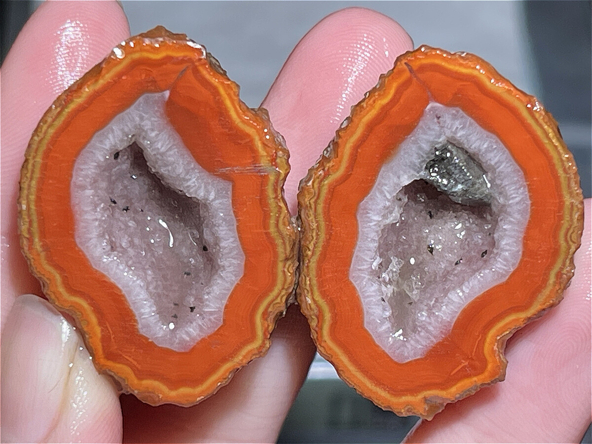1Pair China Agate Hebei xuanhua natural Crystal Geodes collectible 25g D324