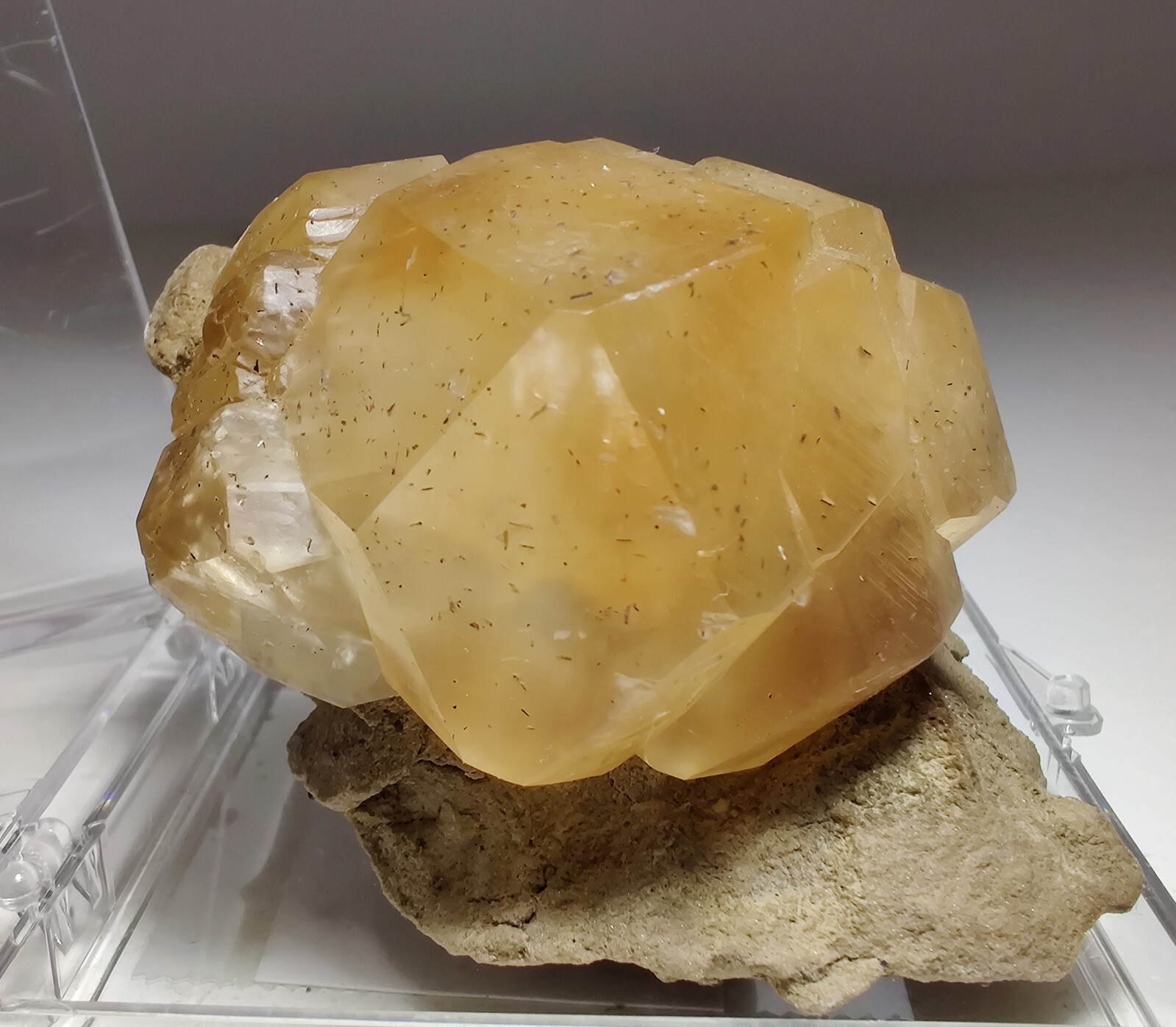Excellent Berry Calcite crystals large, UV. Berry Quarry, Indiana. 170 grams.