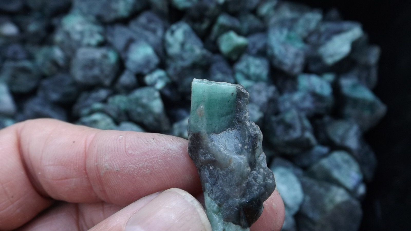 4 POUNDS EMERALD CRYSTALS IN MINE ROUGH STONE MATRIX FROM BRAZIL