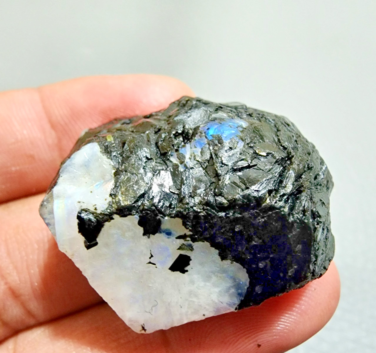 100% Natural White Rainbow Moonstone Rough 154 Crt Loose Gemstone Jewelry Making
